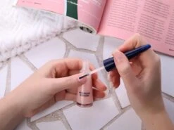 Herome Base Coat - Vult Oneffenheden Op Maakt De Nagel Egaal En Glad - Beschermt Tegen Verkleuren - TFS Hars- En Tolueenvrij - 10ml. -Poeder and Foundation Winkel 1200x900 5