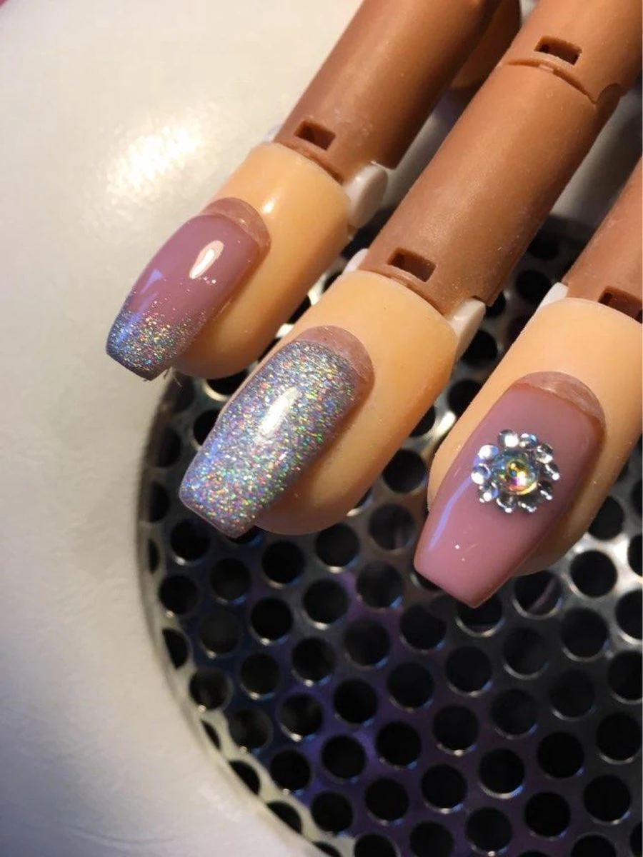 Merkloos Nailtrainer - Nail Practice Hand - Oefenhand Nagelstyliste (incl. 100 Oefen Nagels!) 9 Merkloos Nailtrainer - Nail Practice Hand - Oefenhand Nagelstyliste (incl. 100 Oefen Nagels!) - Afbeelding 9