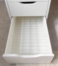 Jumanah® Collections "Sorted" - Large - Set A - Make Up Organizer Ladeverdeler Transparant Acryl- Ikea Alex 5 Ladeblok -Poeder and Foundation Winkel 1058x1200 2