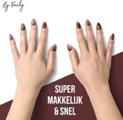 By Emily - Nagel Wrap - Star Struck | 14 Stickers | Nail Wrap | Nail Art | Trendy | Design | Nagellakvrij | Eenvoudig | Nagel Wrap | Nagel Stickers | Folie | Zelfklevend | Sjablonen -Poeder and Foundation Winkel 1200x1173 3
