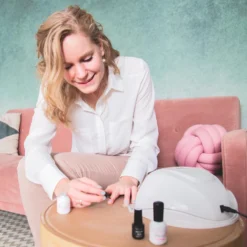 Miss Jules - Complete Gellak Starterspakket - Kleur 3 X Roze - Glanzend & Dekkend Resultaat - Inclusief UV/LED Lamp & Instructievideo (NL) 17 Miss Jules - Complete Gellak Starterspakket - Kleur 3 X Roze - Glanzend & Dekkend Resultaat - Inclusief UV/LED Lamp & Instructievideo (NL) -Poeder and Foundation Winkel 1200x1200 5