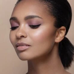 Meroda The Wing Liquid Eyeliner - Zwart 6 Meroda The Wing Liquid Eyeliner - Zwart -Poeder and Foundation Winkel 1200x1200 813