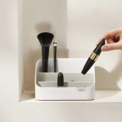 Joseph Joseph Make-up Display - Beige - Sorteervakken -Poeder and Foundation Winkel 1200x1200 980