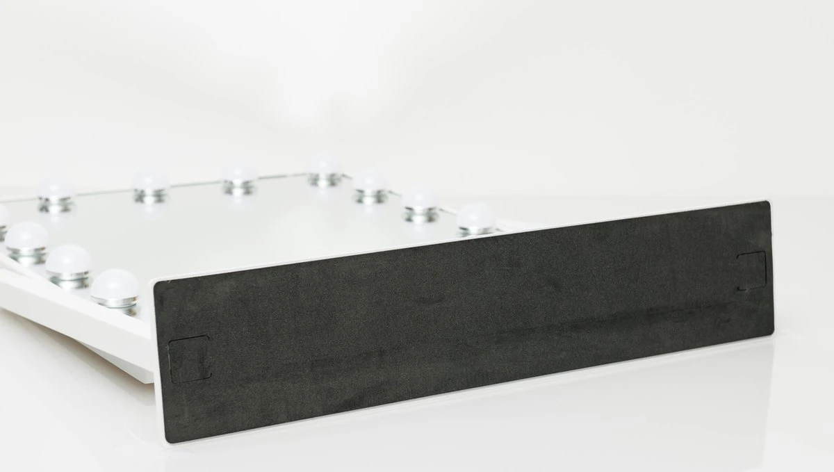 United Entertainment - Hollywood Spiegel Met 12 LEDs - 36x47,5 Cm - Wit 7 United Entertainment - Hollywood Spiegel Met 12 LEDs - 36x47,5 Cm - Wit - Afbeelding 7