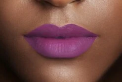 L'Oréal Paris Rouge Signature Lippenstift - 104 I Rebel - Paars - Matte Vloeibare Lipstick 16 L'Oréal Paris Rouge Signature Lippenstift - 104 I Rebel - Paars - Matte Vloeibare Lipstick -Poeder and Foundation Winkel 1200x800 10