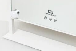 United Entertainment - Hollywood Spiegel Met 12 LEDs - 36x47,5 Cm - Wit 17 United Entertainment - Hollywood Spiegel Met 12 LEDs - 36x47,5 Cm - Wit -Poeder and Foundation Winkel 1200x800 25