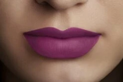 L'Oréal Paris Rouge Signature Lippenstift - 104 I Rebel - Paars - Matte Vloeibare Lipstick 15 L'Oréal Paris Rouge Signature Lippenstift - 104 I Rebel - Paars - Matte Vloeibare Lipstick -Poeder and Foundation Winkel 1200x800 9