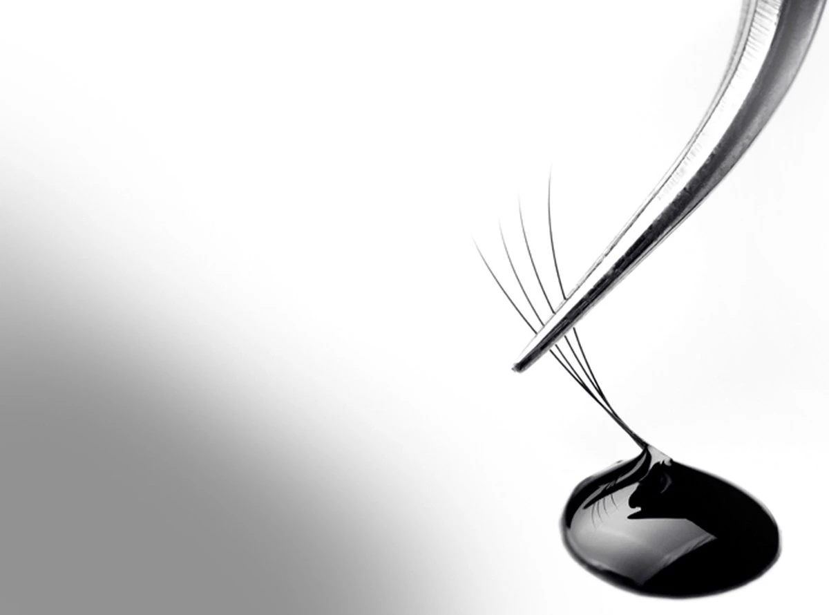 Lavertu Cosmetics - Wimperlijm - Wimperextensionslijm - 0.5-1sec Droogtijd - Langhoudend - Geen Irritatie - 9 Weken Retentie - Te Gebruiken In Moeilijke Omgevingsfactoren - 10ML 2 Lavertu Cosmetics - Wimperlijm - Wimperextensionslijm - 0.5-1sec Droogtijd - Langhoudend - Geen Irritatie - 9 Weken Retentie - Te Gebruiken In Moeilijke Omgevingsfactoren - 10ML - Afbeelding 2