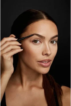 Maybelline Brow Satin Wenkbrauwpotlood - 05 Black Brown 9 Maybelline Brow Satin Wenkbrauwpotlood - 05 Black Brown -Poeder and Foundation Winkel 806x1200 2