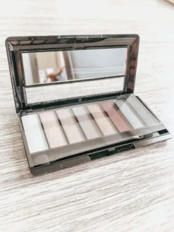 Rimmel London Rimmel Magnif'Eyes Eye Oogschaduw Palette - 003 Grunge Glamour -Poeder and Foundation Winkel 900x1200 22