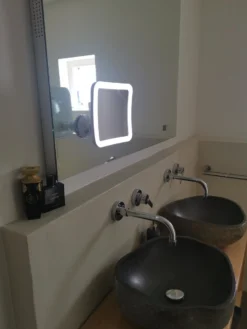 Vergroot Make Up En Scheer Spiegel Met LED Verlichting Vierkant - 10x Vegroting En Natuurlijk Licht Voor Cosmetica/Scheren/Epileren - 360° Graden Verstelbare Zuignap En Wandbevestiging -Poeder and Foundation Winkel 900x1200 29
