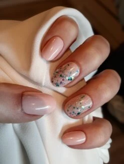 SD Press On Nails - B-Series - Plaknagels - Gelnagels - Handgemaakt - 20 Stuks - B37 - Nude Nagels Met Glitter - Nepnagels Met Lijm - Korter Rond - Accessoires - Nagelstudio - Gellak - Nageltips - Nagelset - Nagelstudio - Nagels Met Lijm - Nepnagels -Poeder and Foundation Winkel 912x1200