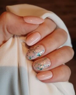 SD Press On Nails - B-Series - Plaknagels - Gelnagels - Handgemaakt - 20 Stuks - B37 - Nude Nagels Met Glitter - Nepnagels Met Lijm - Korter Rond - Accessoires - Nagelstudio - Gellak - Nageltips - Nagelset - Nagelstudio - Nagels Met Lijm - Nepnagels -Poeder and Foundation Winkel 954x1200 1